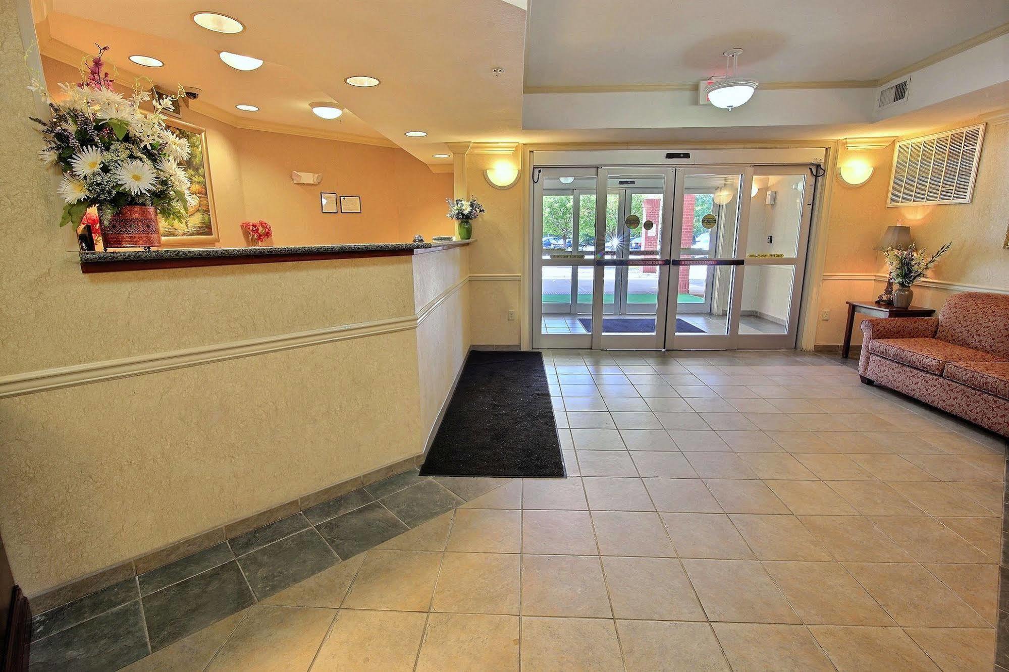 Intown Suites Extended Stay Newport News Va - I-64 Buitenkant foto