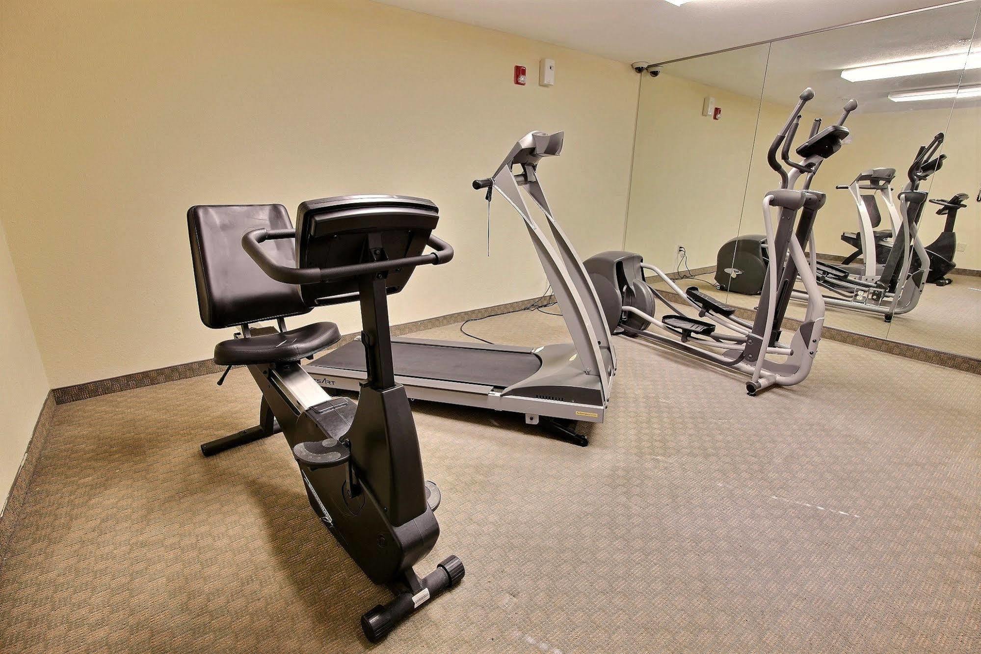 Intown Suites Extended Stay Newport News Va - I-64 Buitenkant foto