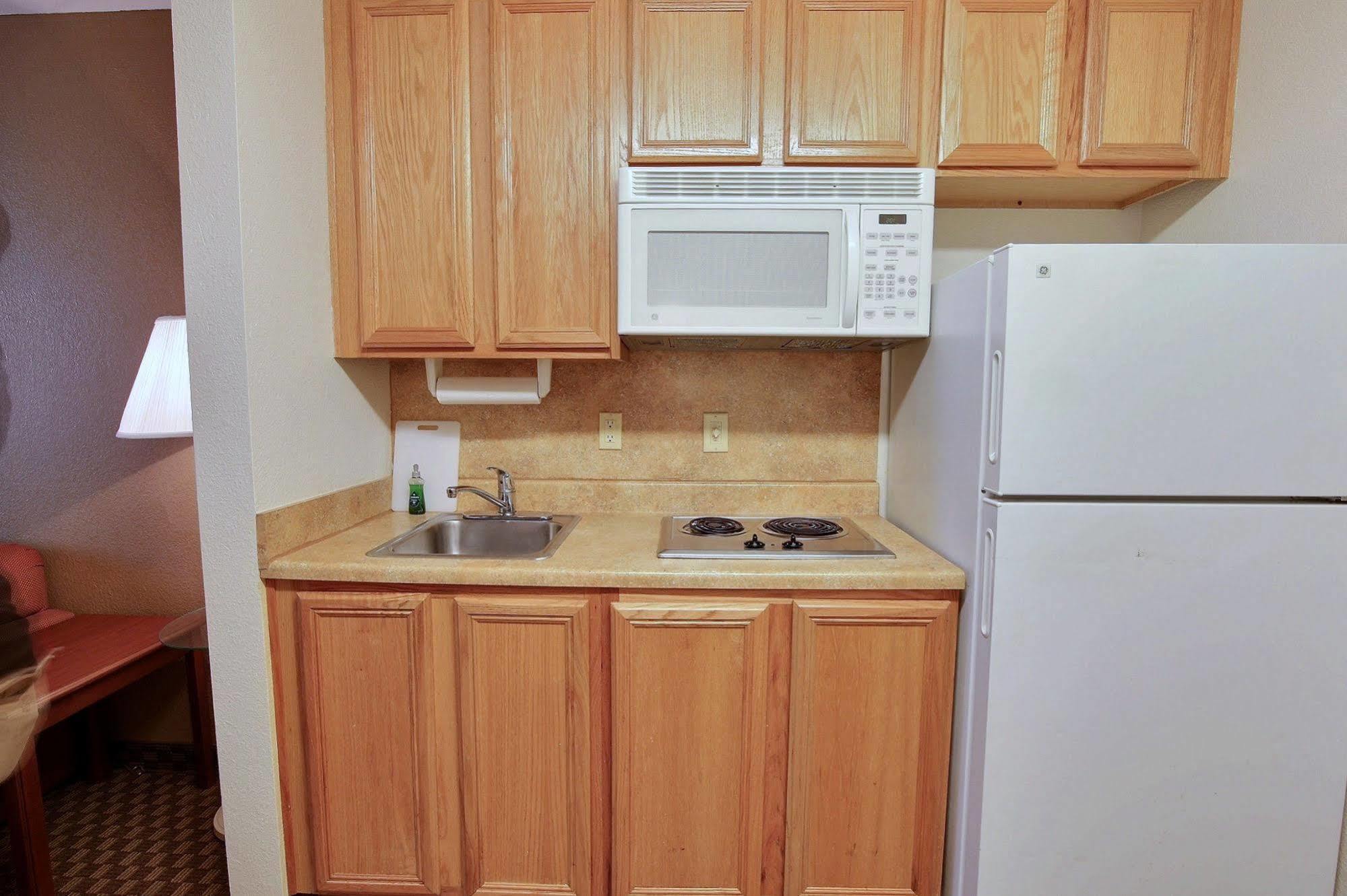 Intown Suites Extended Stay Newport News Va - I-64 Buitenkant foto