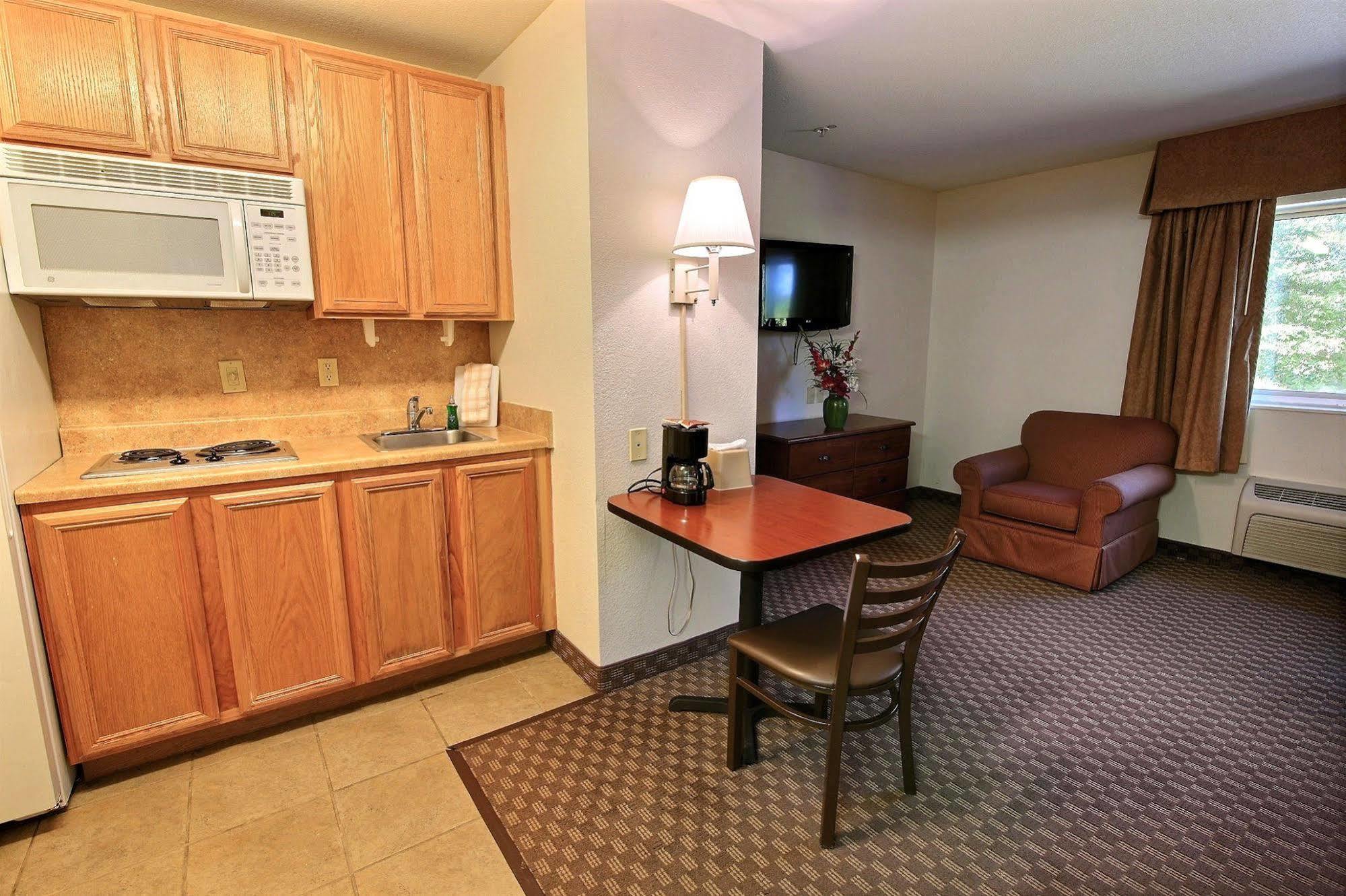 Intown Suites Extended Stay Newport News Va - I-64 Buitenkant foto